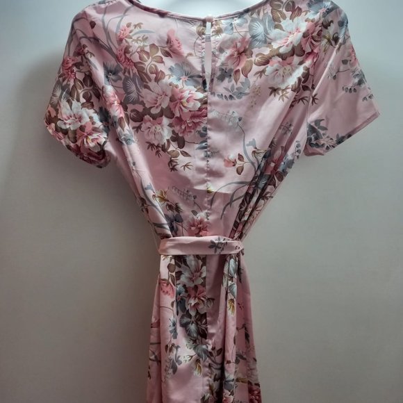 Pink Dress with Flowered Pattern - Picture 3 of 3